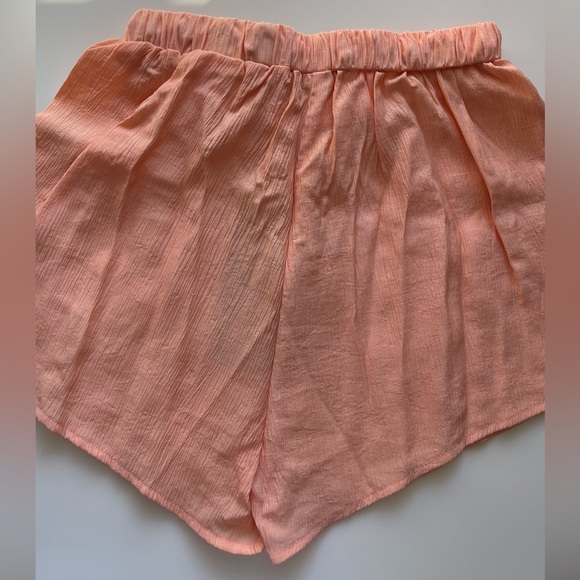 White fox shorts - Picture 3 of 3